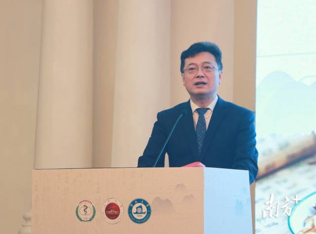 五邑大學(xué)黨委書記欒天罡在開幕式上致辭發(fā)言。 五邑大學(xué)黨委書記欒天罡在開幕式上致辭發(fā)言。