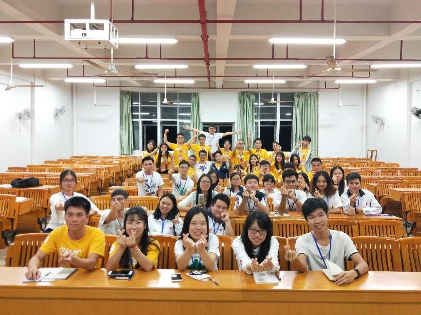 學院團總支成員合照(任副書記)