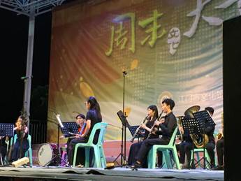 周末大舞臺演出照(單簧管)