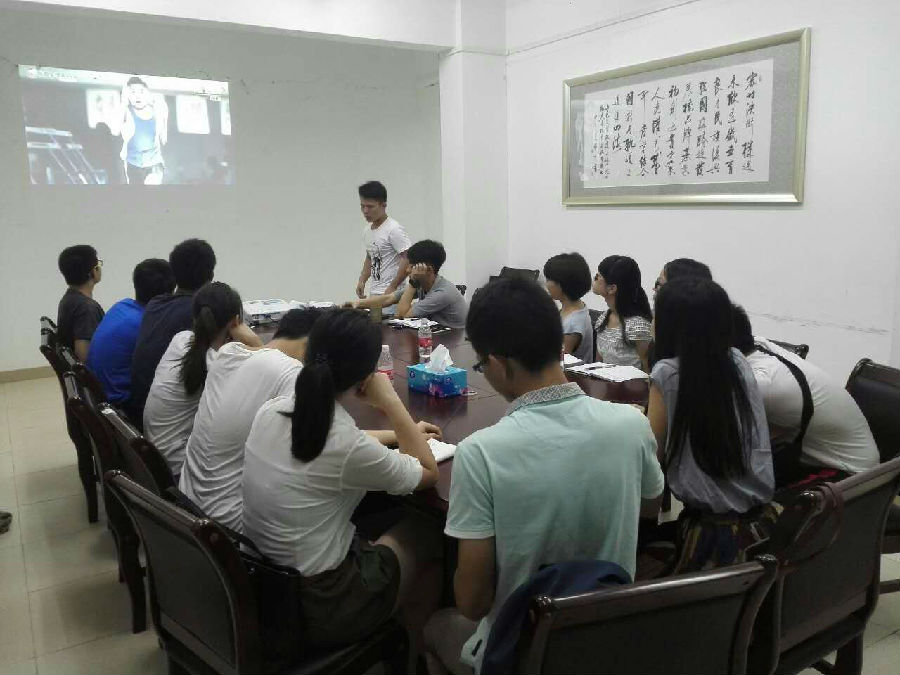 學生黨支部開展“愛崗敬業”主題交流會