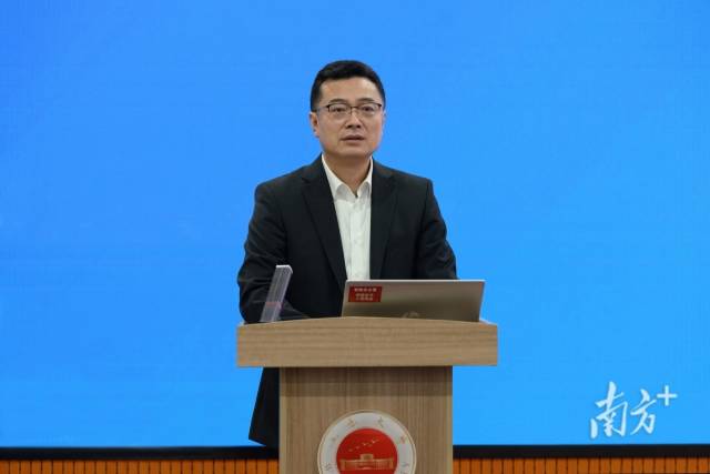 五邑大學(xué)黨委書記欒天罡。 五邑大學(xué)黨委書記欒天罡。
