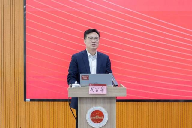 五邑大學黨委書記欒天罡講話。 五邑大學黨委書記欒天罡講話。